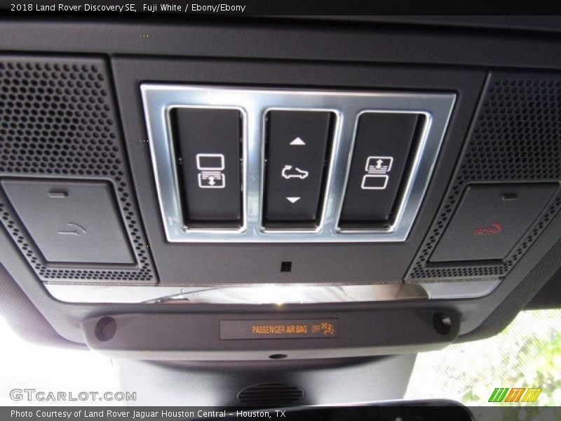 Fuji White / Ebony/Ebony 2018 Land Rover Discovery SE