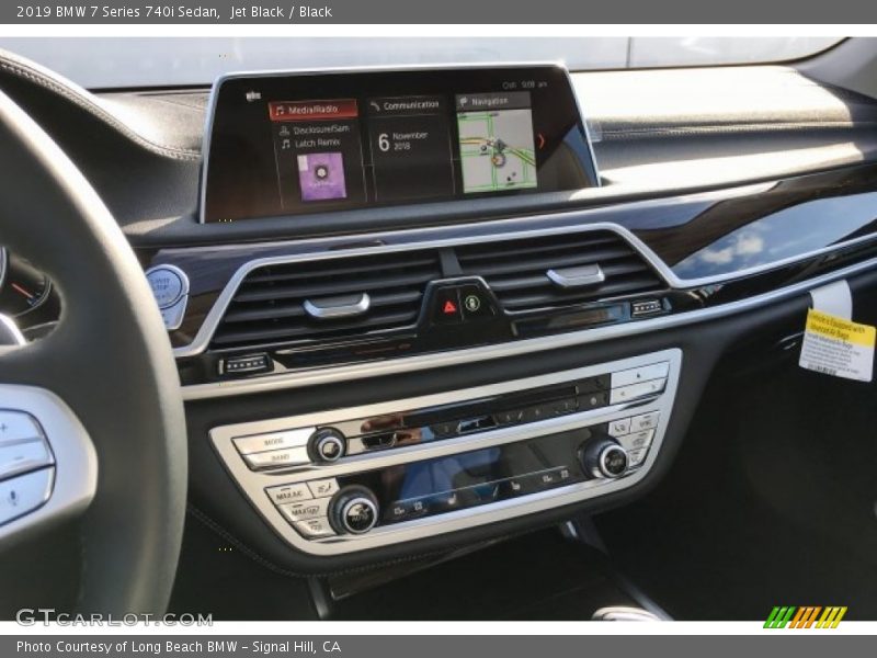 Jet Black / Black 2019 BMW 7 Series 740i Sedan