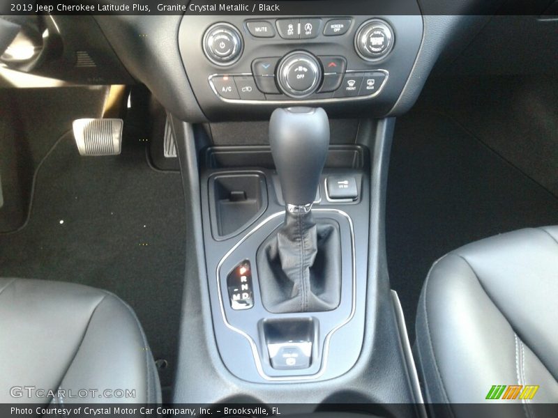 Granite Crystal Metallic / Black 2019 Jeep Cherokee Latitude Plus