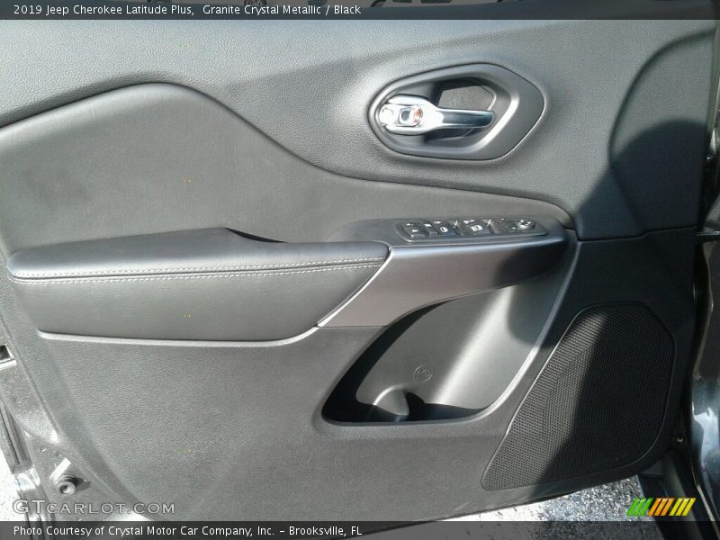 Granite Crystal Metallic / Black 2019 Jeep Cherokee Latitude Plus