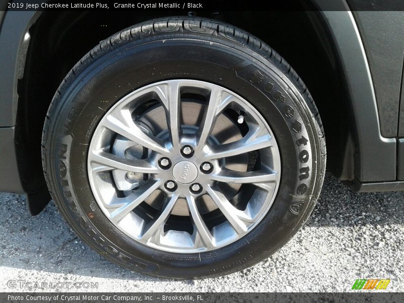 Granite Crystal Metallic / Black 2019 Jeep Cherokee Latitude Plus