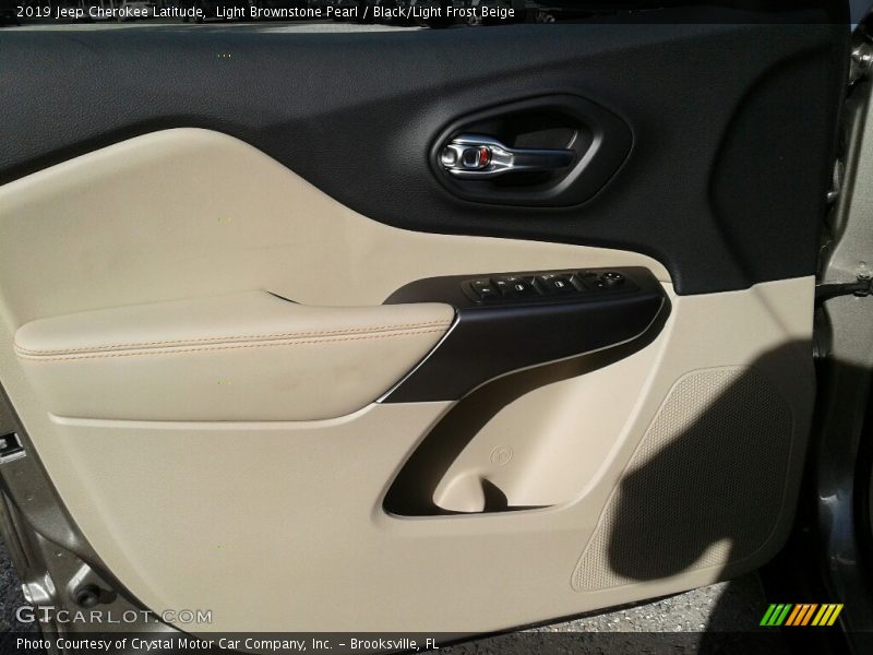 Light Brownstone Pearl / Black/Light Frost Beige 2019 Jeep Cherokee Latitude