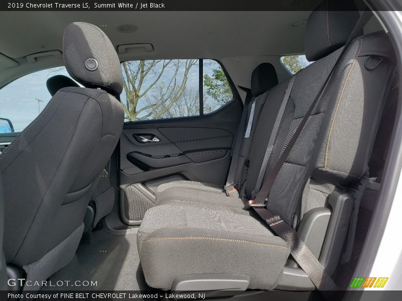 Summit White / Jet Black 2019 Chevrolet Traverse LS