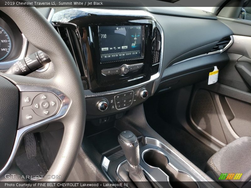 Summit White / Jet Black 2019 Chevrolet Traverse LS