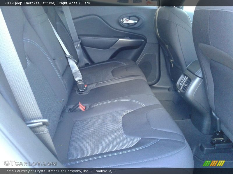 Bright White / Black 2019 Jeep Cherokee Latitude