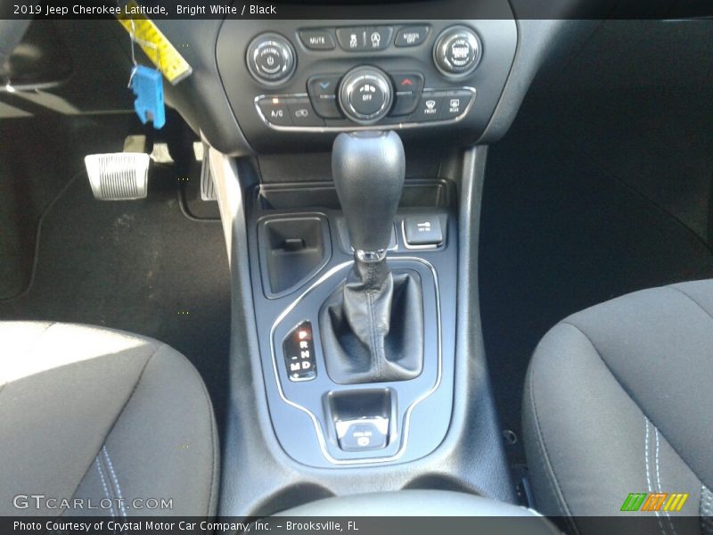 Bright White / Black 2019 Jeep Cherokee Latitude