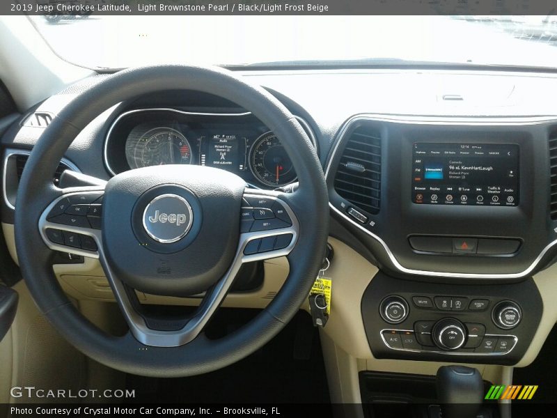 Light Brownstone Pearl / Black/Light Frost Beige 2019 Jeep Cherokee Latitude