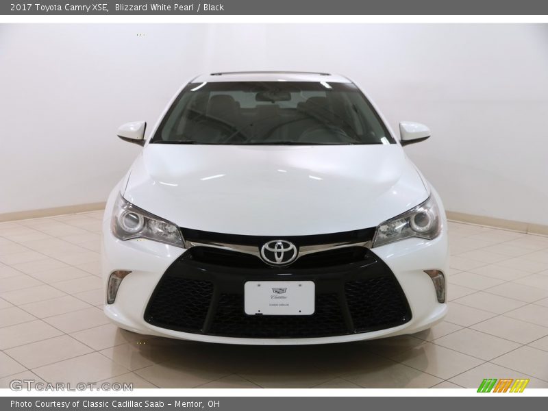 Blizzard White Pearl / Black 2017 Toyota Camry XSE