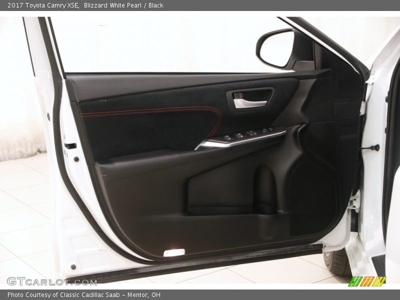 Blizzard White Pearl / Black 2017 Toyota Camry XSE