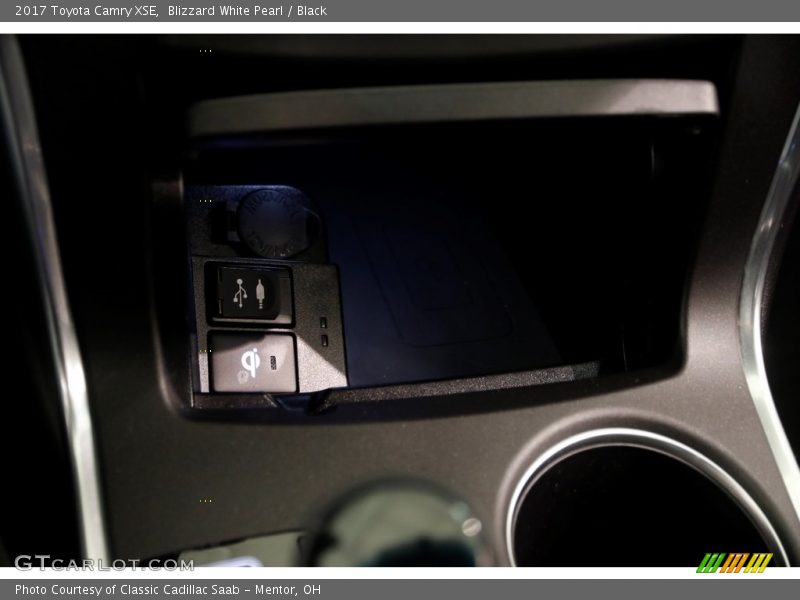 Blizzard White Pearl / Black 2017 Toyota Camry XSE