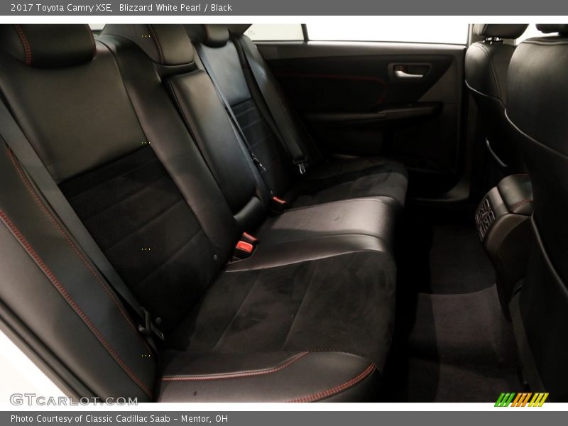 Blizzard White Pearl / Black 2017 Toyota Camry XSE