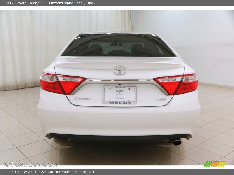 Blizzard White Pearl / Black 2017 Toyota Camry XSE