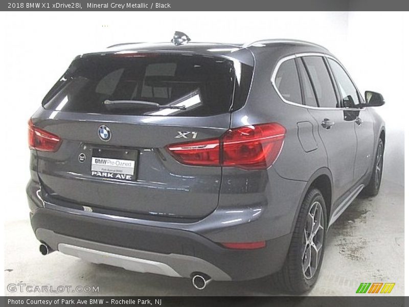 Mineral Grey Metallic / Black 2018 BMW X1 xDrive28i