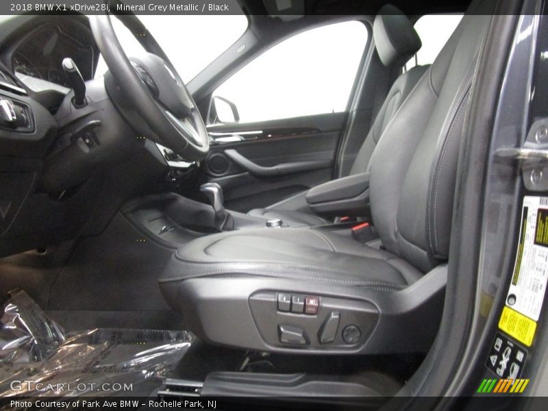 Mineral Grey Metallic / Black 2018 BMW X1 xDrive28i