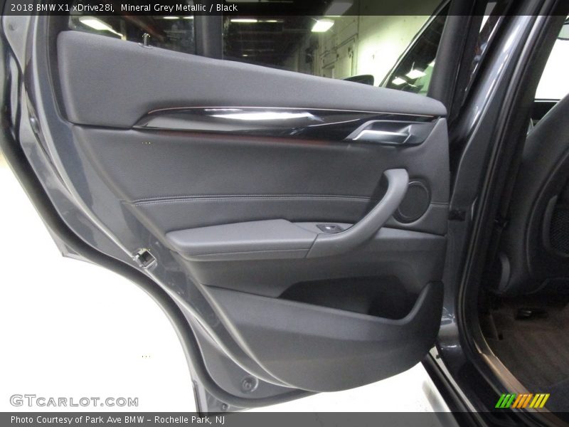 Mineral Grey Metallic / Black 2018 BMW X1 xDrive28i