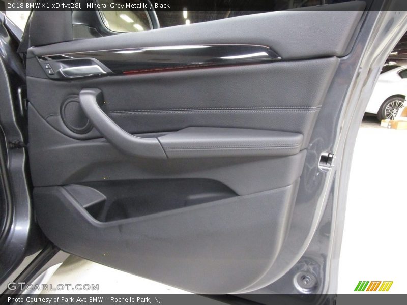 Mineral Grey Metallic / Black 2018 BMW X1 xDrive28i