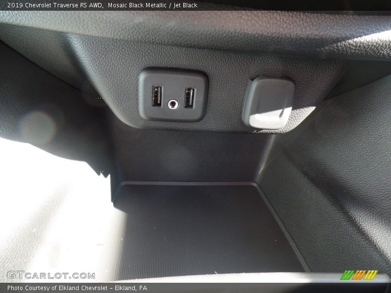 Mosaic Black Metallic / Jet Black 2019 Chevrolet Traverse RS AWD