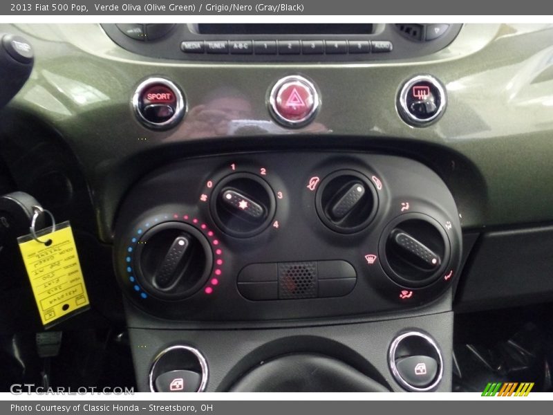Verde Oliva (Olive Green) / Grigio/Nero (Gray/Black) 2013 Fiat 500 Pop