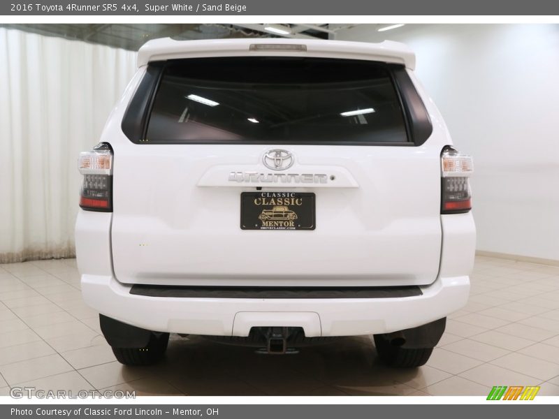 Super White / Sand Beige 2016 Toyota 4Runner SR5 4x4