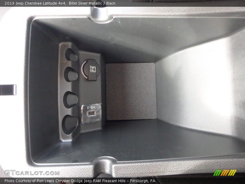Billet Silver Metallic / Black 2019 Jeep Cherokee Latitude 4x4
