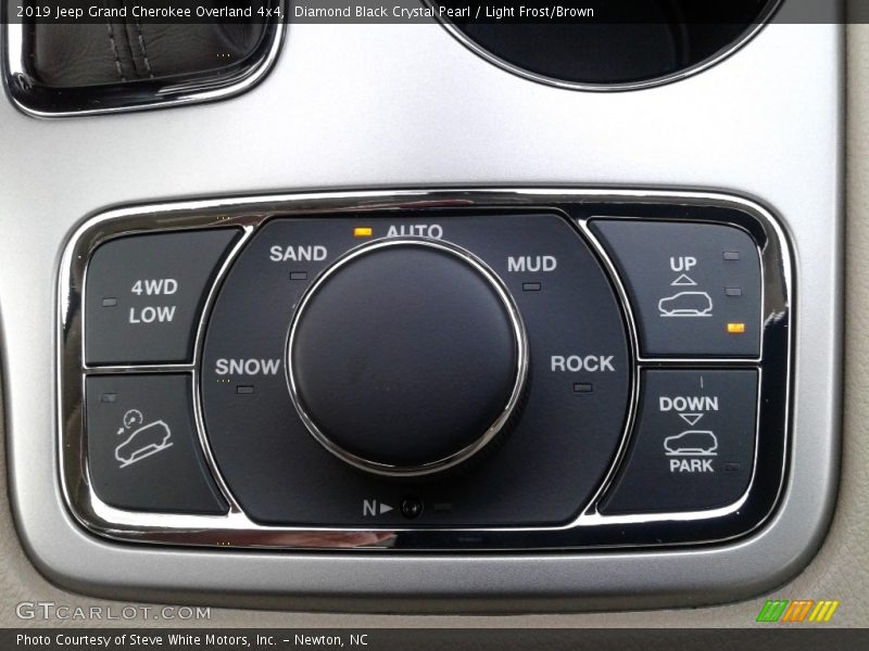 Controls of 2019 Grand Cherokee Overland 4x4