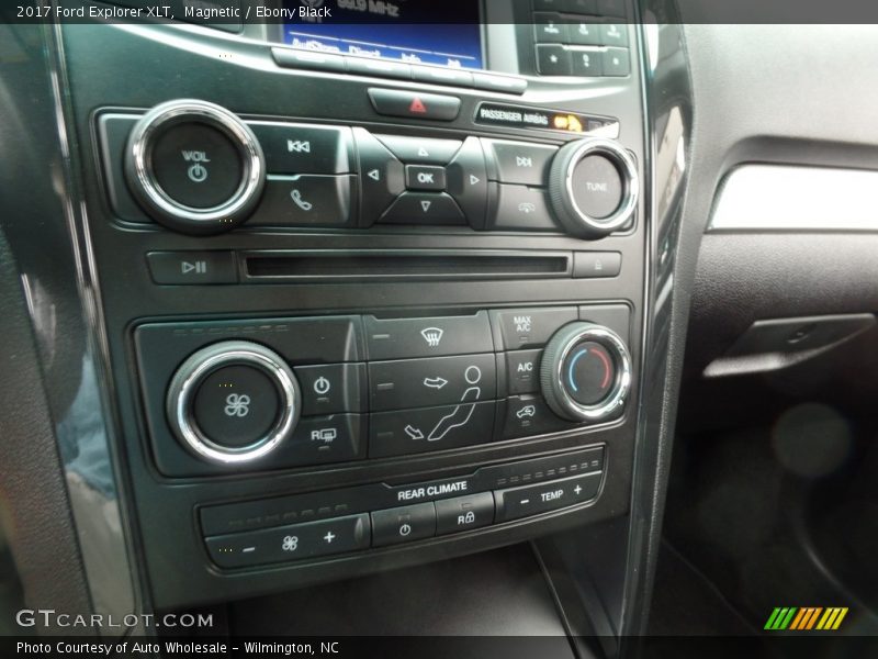 Magnetic / Ebony Black 2017 Ford Explorer XLT