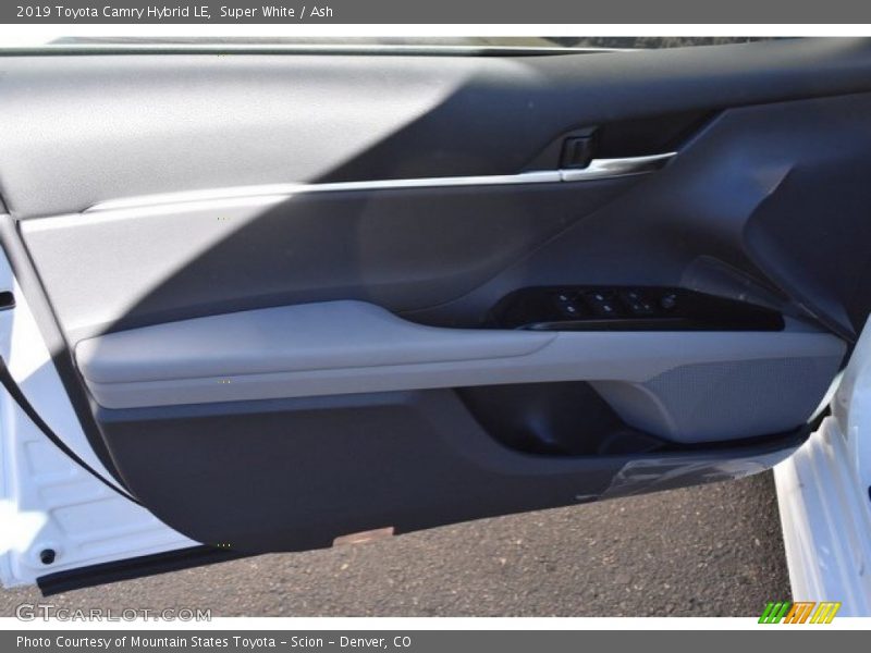Super White / Ash 2019 Toyota Camry Hybrid LE
