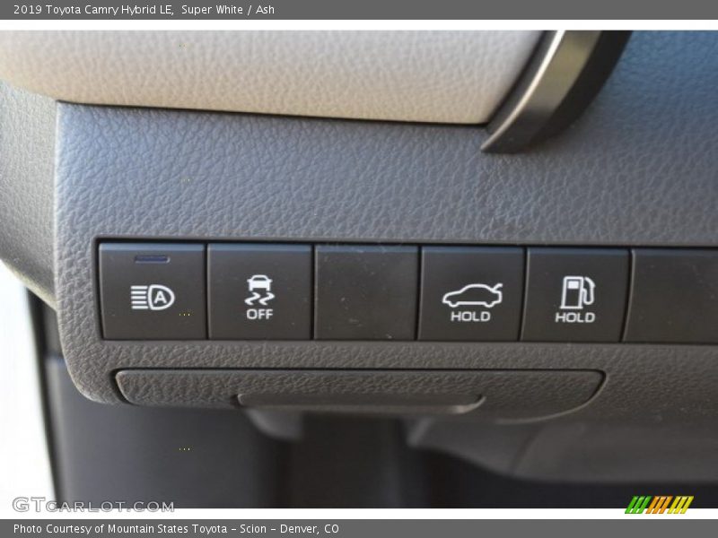 Super White / Ash 2019 Toyota Camry Hybrid LE