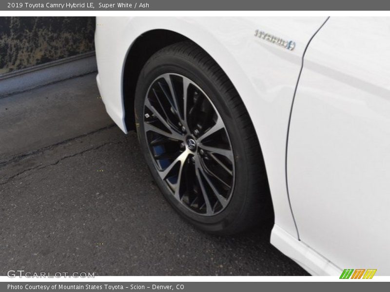 Super White / Ash 2019 Toyota Camry Hybrid LE