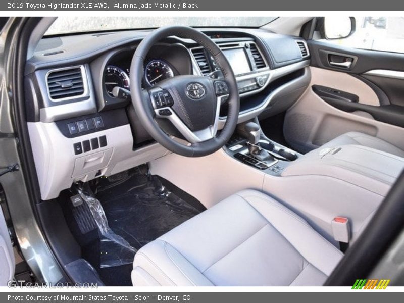 Alumina Jade Metallic / Black 2019 Toyota Highlander XLE AWD