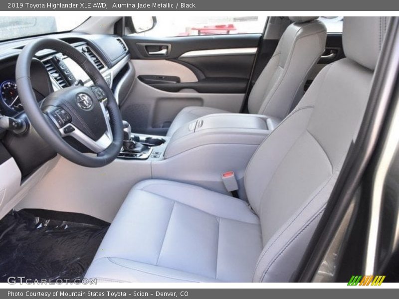 Alumina Jade Metallic / Black 2019 Toyota Highlander XLE AWD