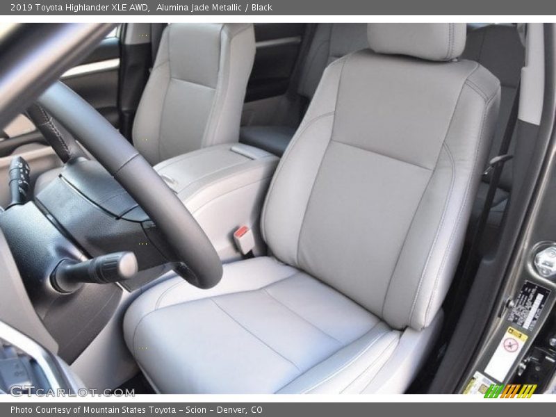 Alumina Jade Metallic / Black 2019 Toyota Highlander XLE AWD