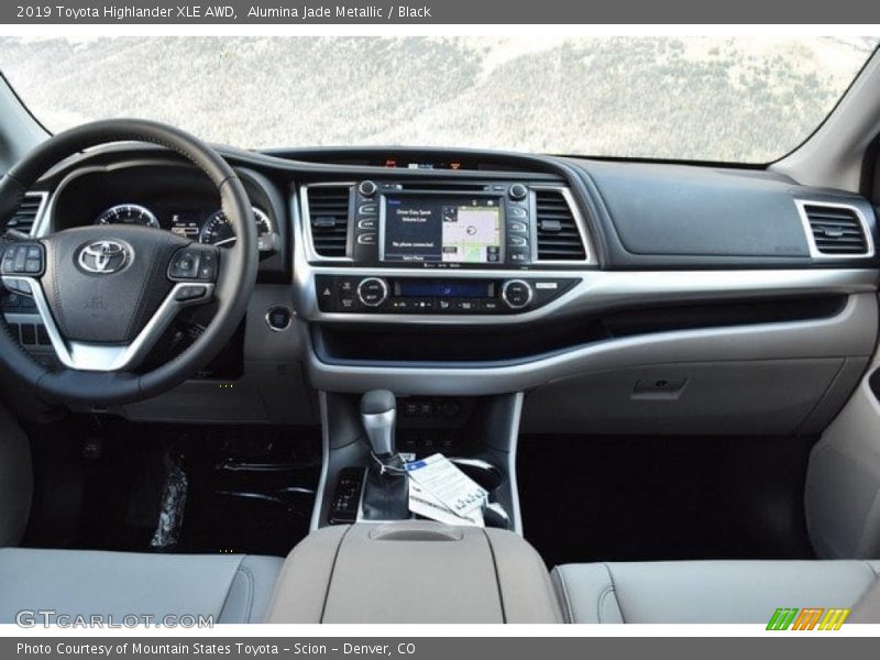 Alumina Jade Metallic / Black 2019 Toyota Highlander XLE AWD
