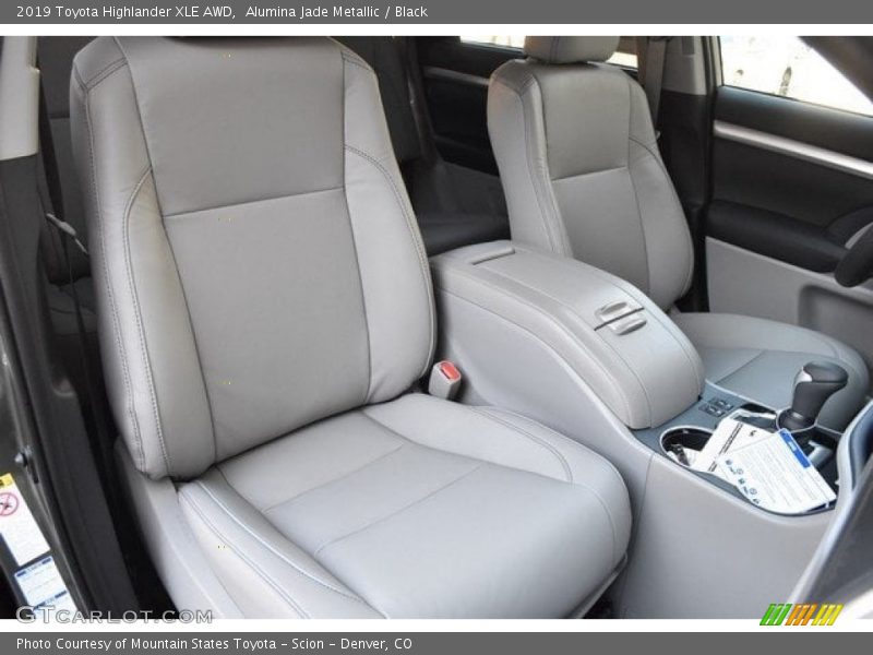 Alumina Jade Metallic / Black 2019 Toyota Highlander XLE AWD