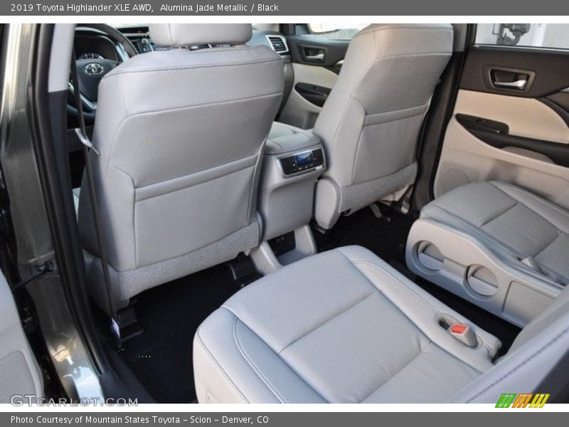 Alumina Jade Metallic / Black 2019 Toyota Highlander XLE AWD