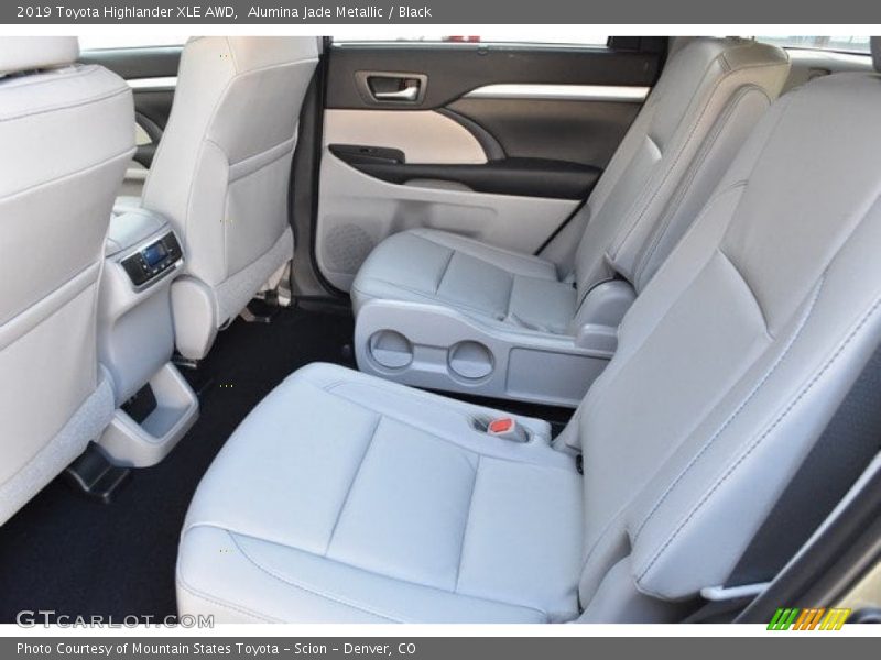Alumina Jade Metallic / Black 2019 Toyota Highlander XLE AWD