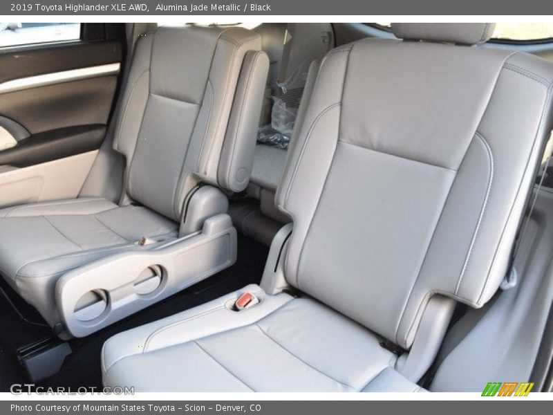 Alumina Jade Metallic / Black 2019 Toyota Highlander XLE AWD