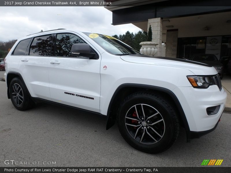 Bright White / Black 2017 Jeep Grand Cherokee Trailhawk 4x4