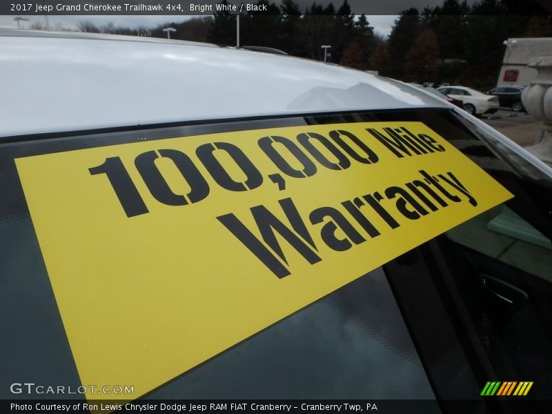 Bright White / Black 2017 Jeep Grand Cherokee Trailhawk 4x4