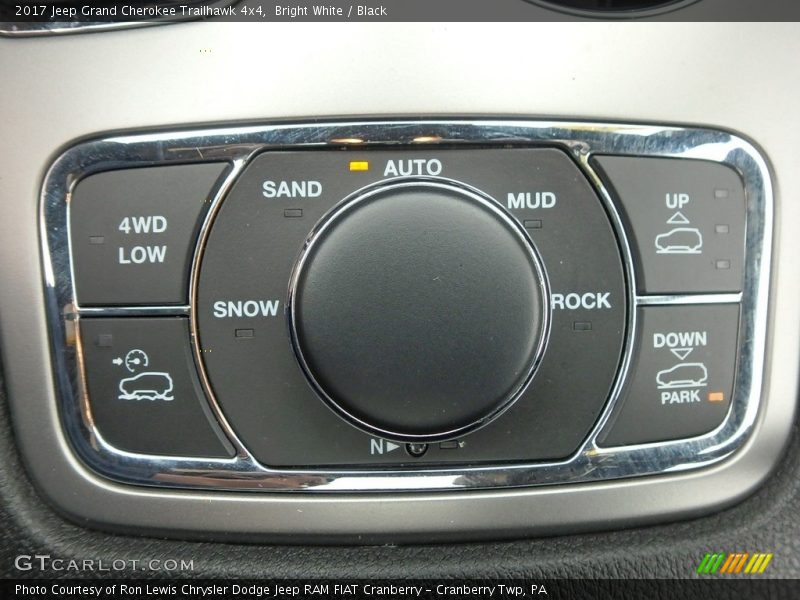 Bright White / Black 2017 Jeep Grand Cherokee Trailhawk 4x4