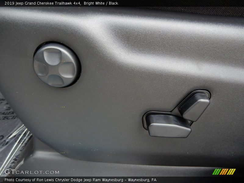 Bright White / Black 2019 Jeep Grand Cherokee Trailhawk 4x4