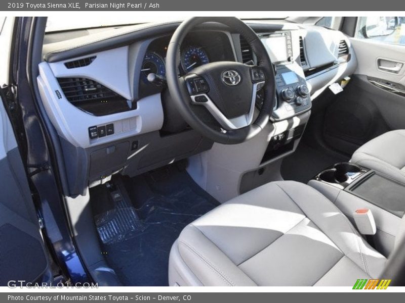 Parisian Night Pearl / Ash 2019 Toyota Sienna XLE