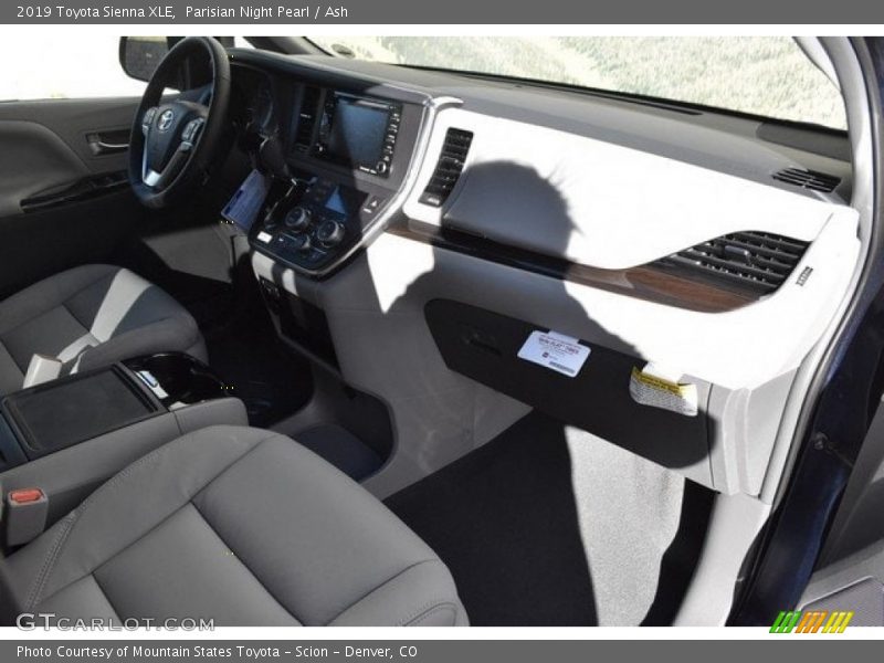 Parisian Night Pearl / Ash 2019 Toyota Sienna XLE