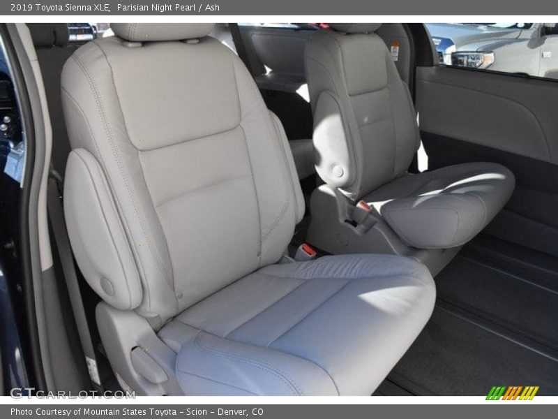 Parisian Night Pearl / Ash 2019 Toyota Sienna XLE