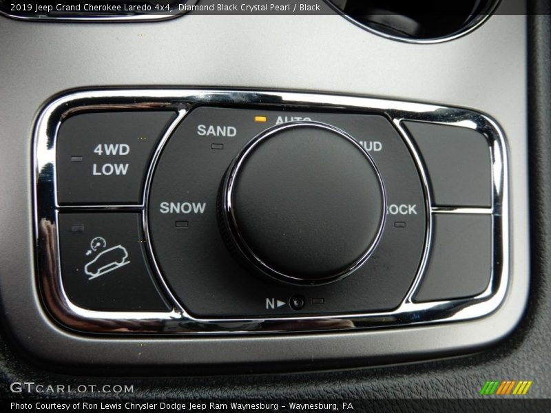 Diamond Black Crystal Pearl / Black 2019 Jeep Grand Cherokee Laredo 4x4