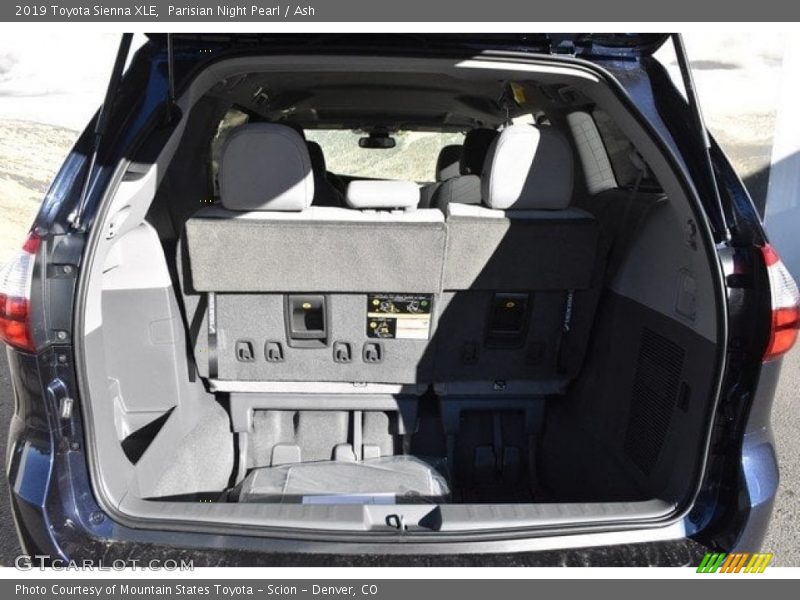 Parisian Night Pearl / Ash 2019 Toyota Sienna XLE
