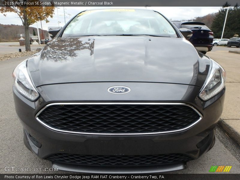 Magnetic Metallic / Charcoal Black 2015 Ford Focus SE Sedan