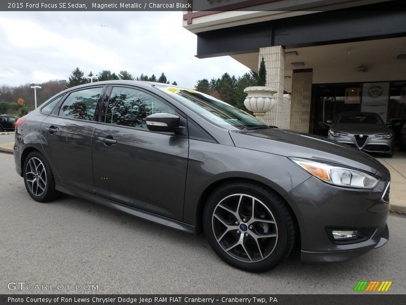 Magnetic Metallic / Charcoal Black 2015 Ford Focus SE Sedan