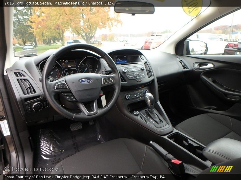 Magnetic Metallic / Charcoal Black 2015 Ford Focus SE Sedan