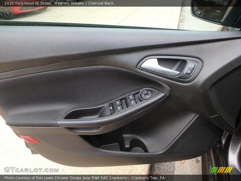 Magnetic Metallic / Charcoal Black 2015 Ford Focus SE Sedan